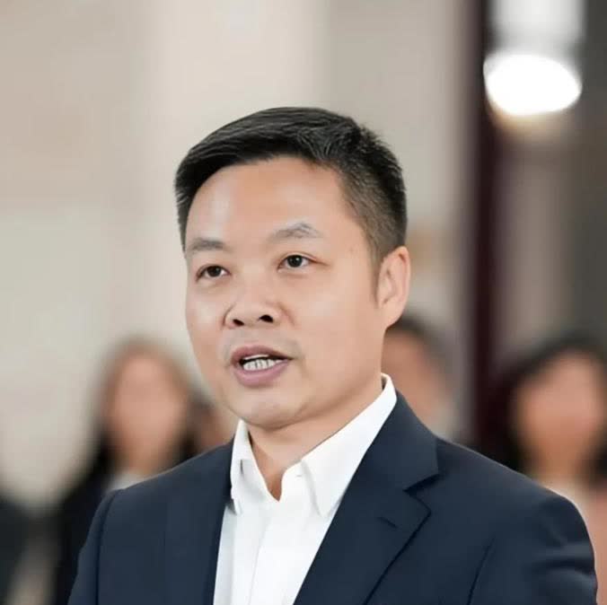 小鹏汽车燃爆了！因为王凤英的加入，小鹏供应链得到彻底优化，智能驾驶水平媲美华为，
