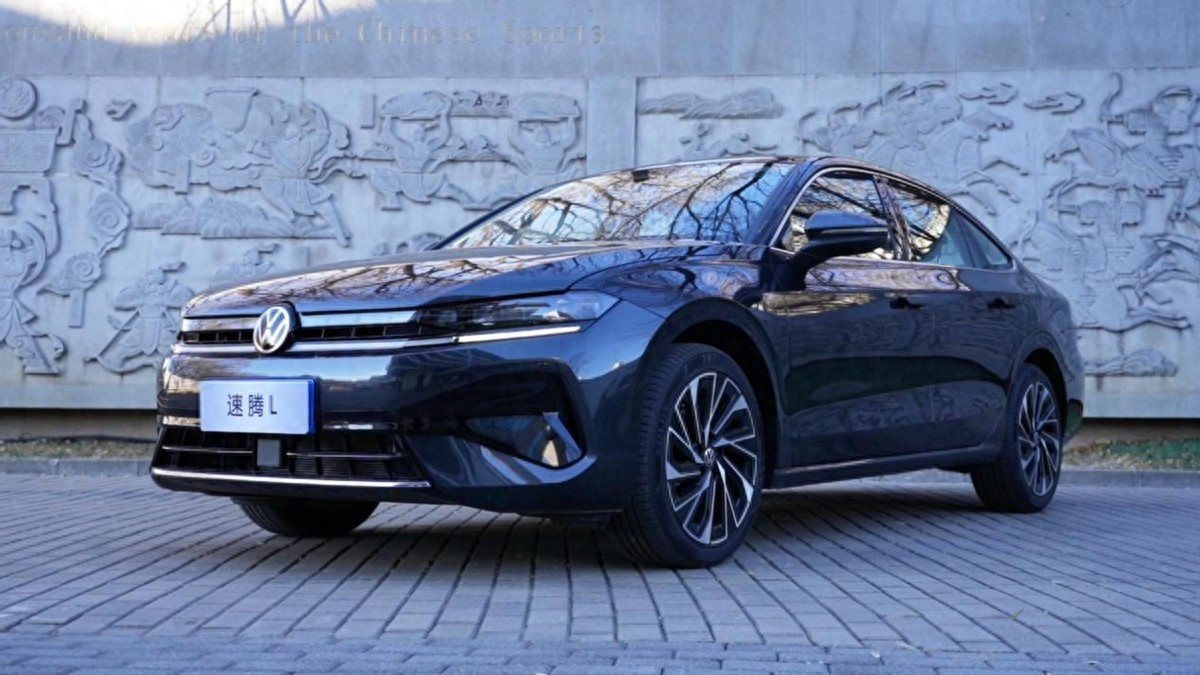 中控大屏是锦上添花，底盘舒适性才是家轿核心！试驾全新速腾L