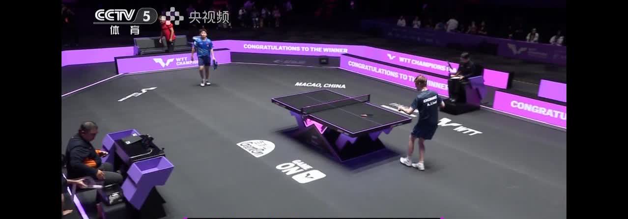 林德就靠这一手，打赢了小石头。

    石头与林德以往交手，保持全胜，而且