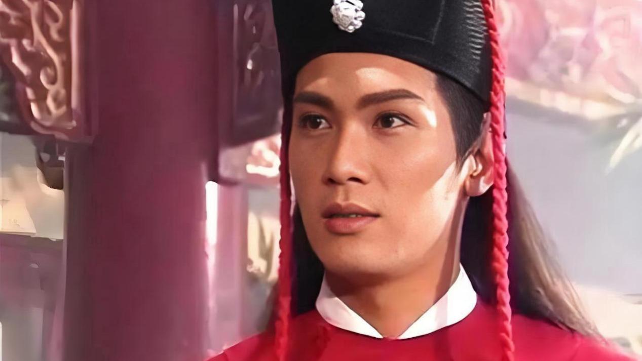 “最帅展昭”猝死！59岁甄志强意外离世，疑似踢足球后心脏出事