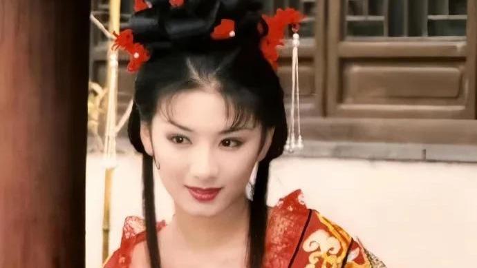 黄奕饰冯素珍：男装帅，女装美，当年她一人就承包了男女主的美貌