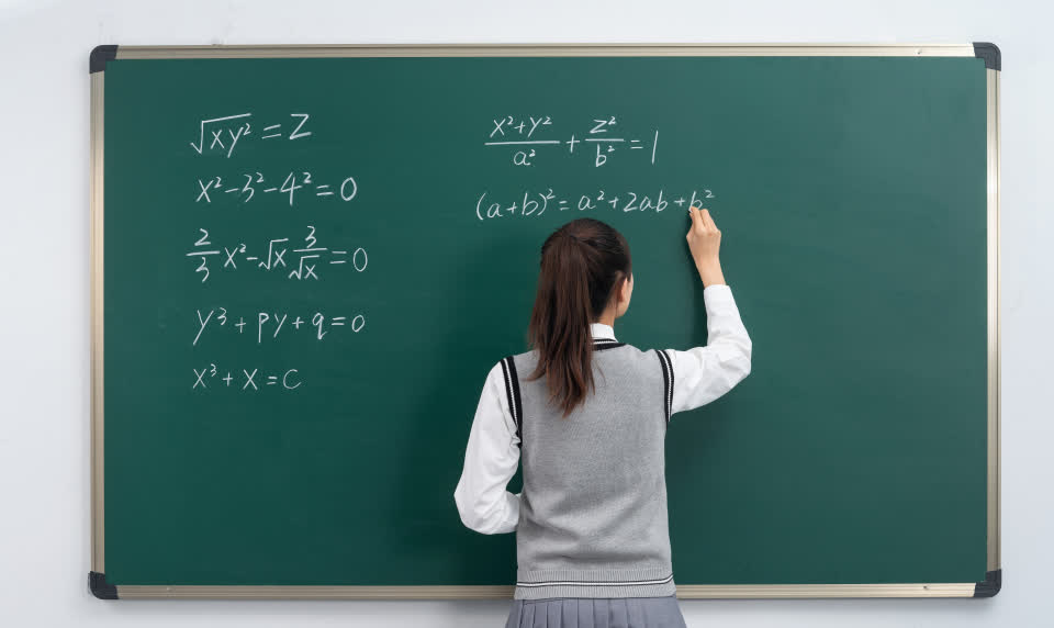 如今，学校里的单身女老师可是越来越多，真不知道她们为什么都没找到合适的另一半呢？