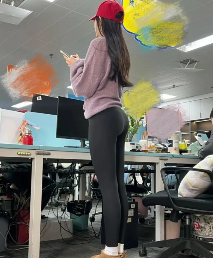穿成这样是来上班的吗！