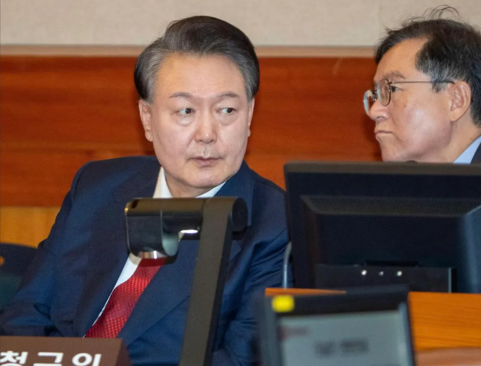 尹锡悦被放了
当地时间3月7日，韩国首尔中央地方法院批准了总统尹锡悦方面提出的拘