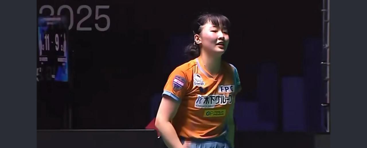 张本美和：单打也夺冠了。
拿到冠军后的张本美和笑的很开心，这是张本美和拿到的第二