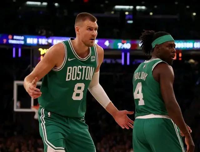 #NBA# 6月25日NBA早报与热点新闻！
重磅！联盟一夜爆发多笔大交易！
 