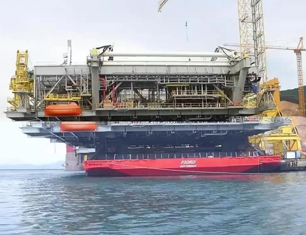 “不向美军提供燃料”，泽连斯基与特朗普谈崩后，被赶出了白宫，挪威力挺乌克兰，拒绝