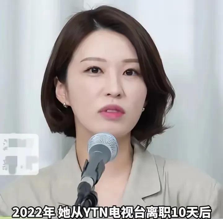 韩国总统候选人李在明竞选团队
女发言人因高颜值走红
安贵玲外貌出众
干练洒脱
本