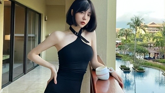 有一种美叫李溪芮穿连体裤！满身的高级感真辣眼睛，身材比例太绝