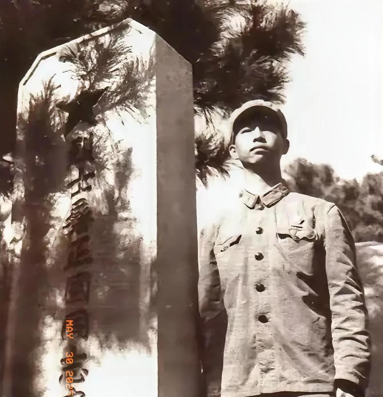 1971年夏，18岁的新兵董耀东突然被领导叫去谈话，刚一推门就看到满脸泪水的母亲