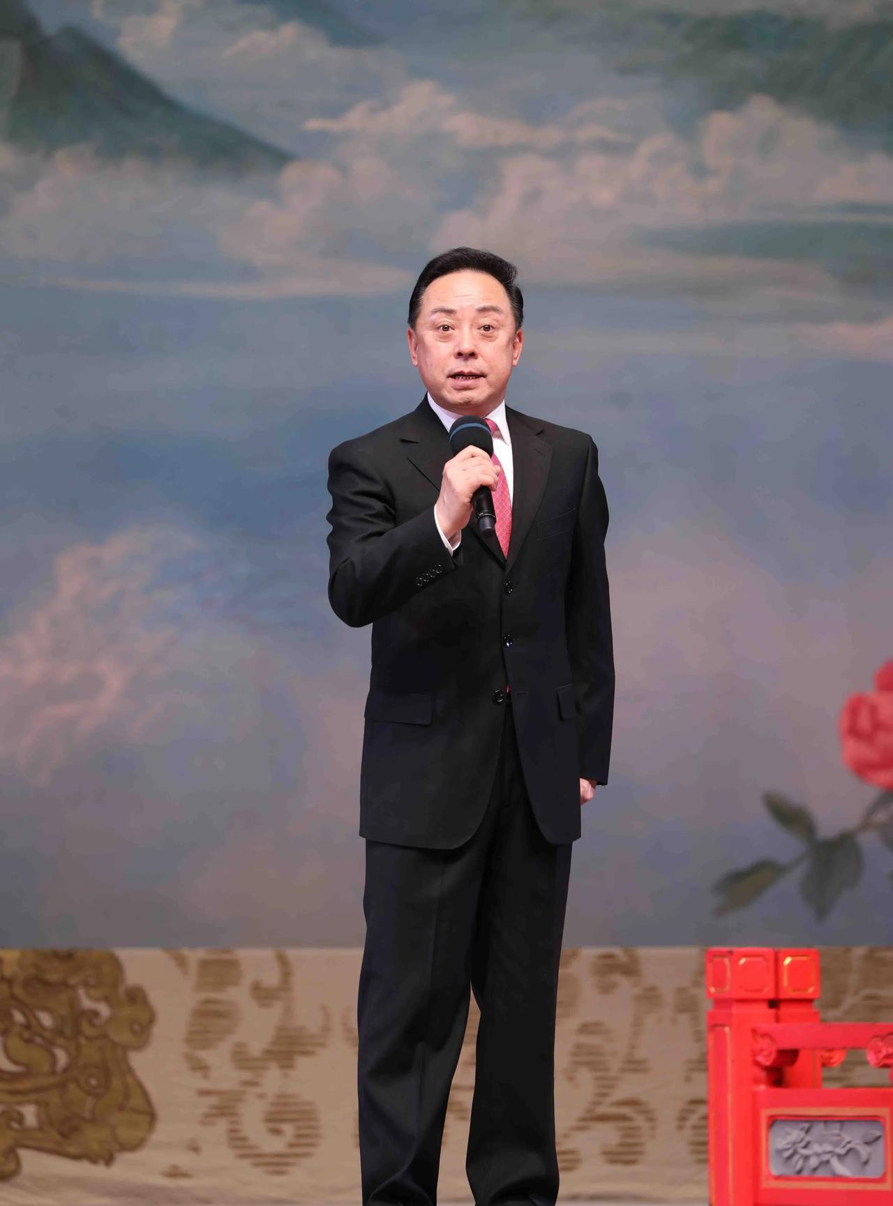 事后师父叶蓬并未责备于魁智，只是笑着说：