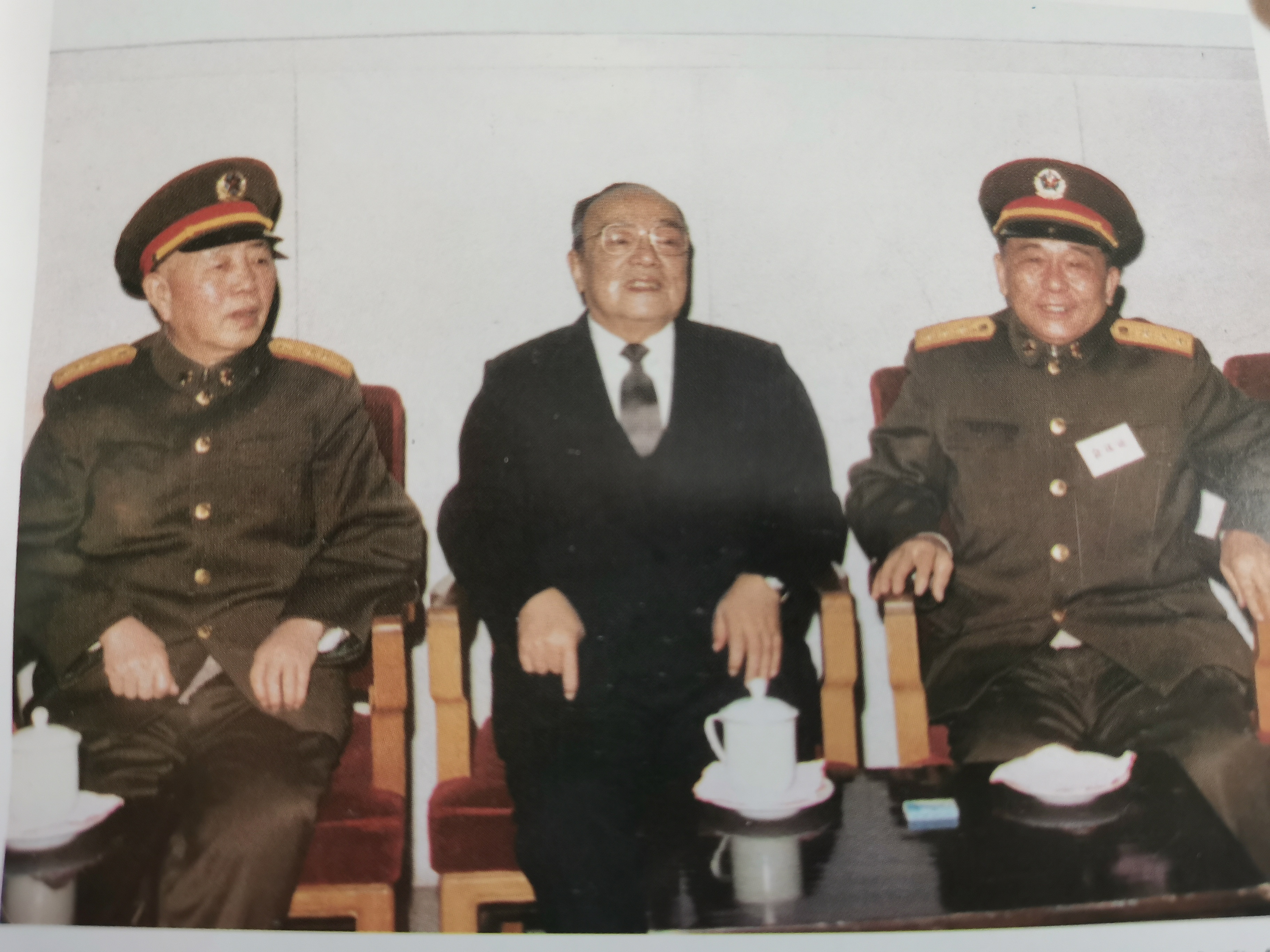英雄的红二十五军到底出了多少位上将？有人说了两位，韩先楚和刘震。如果只回答两位，