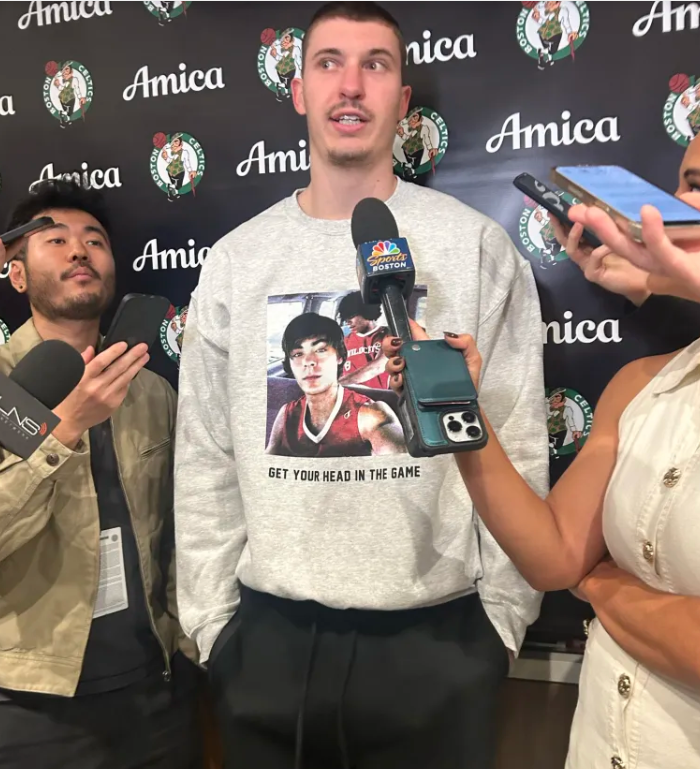 昨日NBA小组赛，凯尔特人以117-114击败活塞。
赛后，凯尔特人球员贝勒-沙