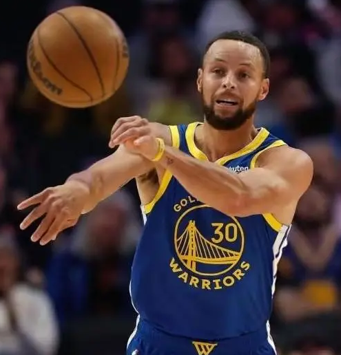 勇士惨遭步行者10分逆转！一战打出几个不可思议的事实
第一个:库里明显的下滑，上