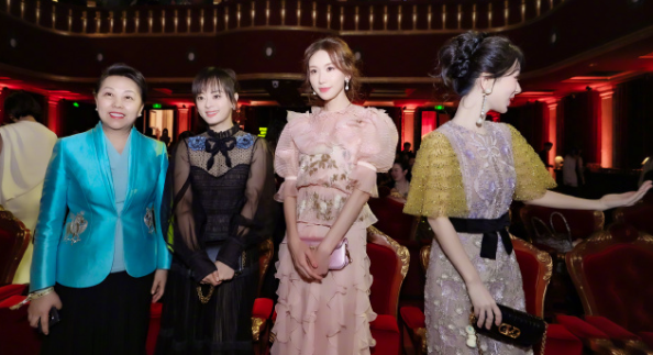 #孙俪杨紫林志玲同框#  
娱乐圈女星会面，真的是缘分。毕竟很多女星不认识，也没