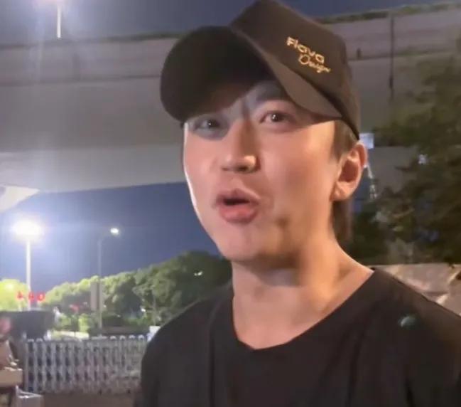 没想到超哥的嘴，还开过光！
有一个网友之前偶遇邓超，就让他祝自己考博士成功，没过