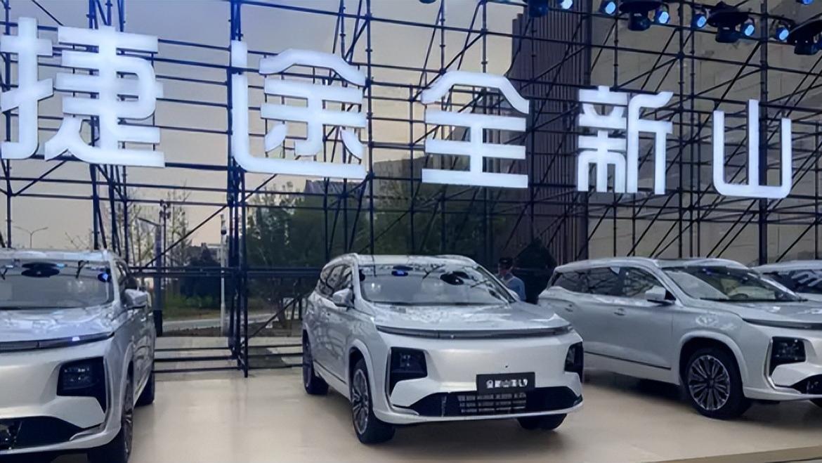 前脸封闭格栅+贯穿灯！新款捷途山海L9颜值大变，能成爆款吗？