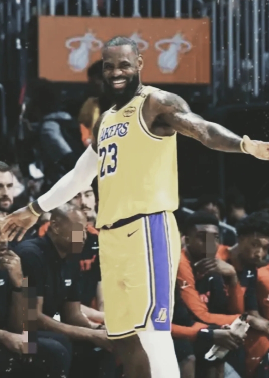 NBA东部第一名骑士队，52胜10负，领先第二名凯尔特人队8场。
西部第一雷霆队