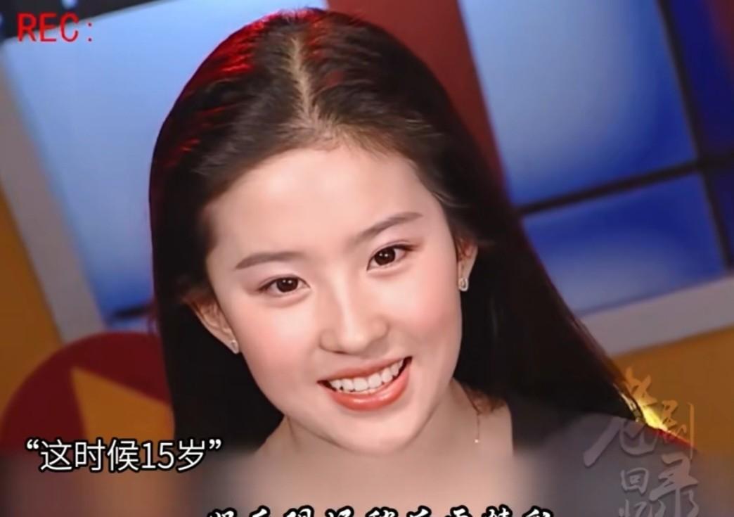 早在十几岁时，刘亦菲就美得自带灵气、不可方物，妥妥的小说女主既视感。彼时的她，身
