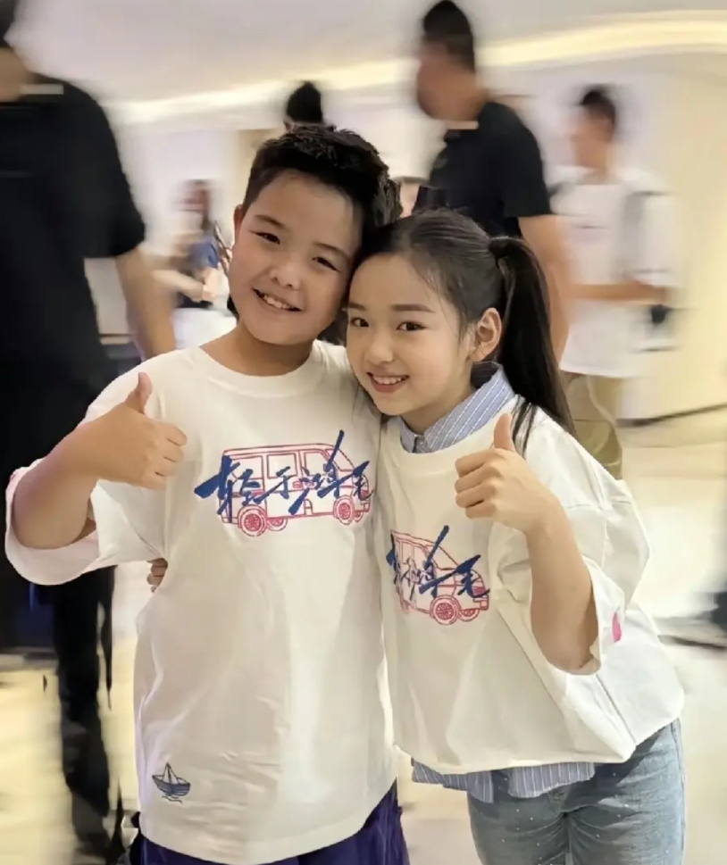  高云翔做的最对的事，就是生了这样漂亮活泼的女儿，希望以后朵朵是个大老板大导演，