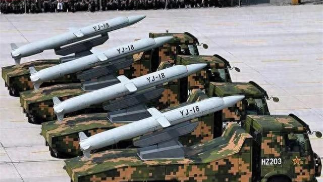 海军节当天突发，美国驱逐舰闯台挑衅，解放军展出一装备强力警告