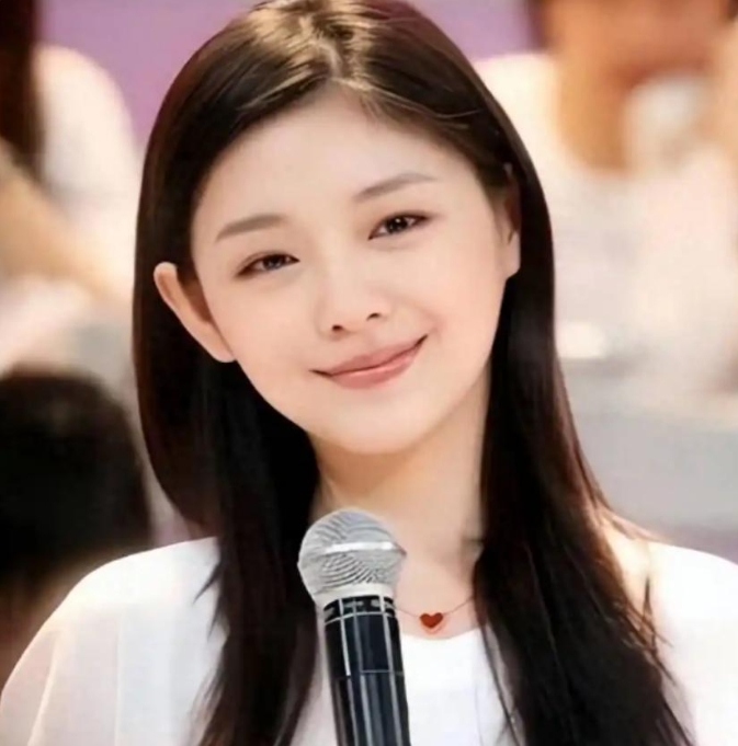 5个月就认“新妈”？汪希玥挽马筱梅逛街亲昵，大S的爱终究成笑话