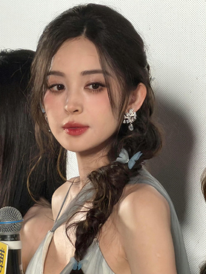 真的被娜扎美到了，生图都这么能打 ​​​