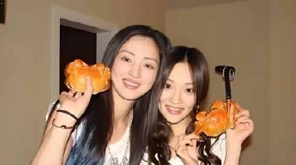 李小璐董璇合照，相差1岁差距一目了然！