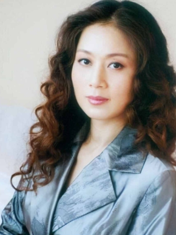 1992年，余秋雨迎娶了比自己小16岁的女演员马兰，就在他们的新婚之夜，余秋雨提