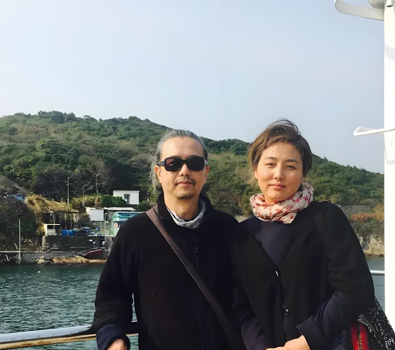 天哪，想不到这俩位竟然是夫妻呀。



认识这一对老戏骨的绝对都不简单！