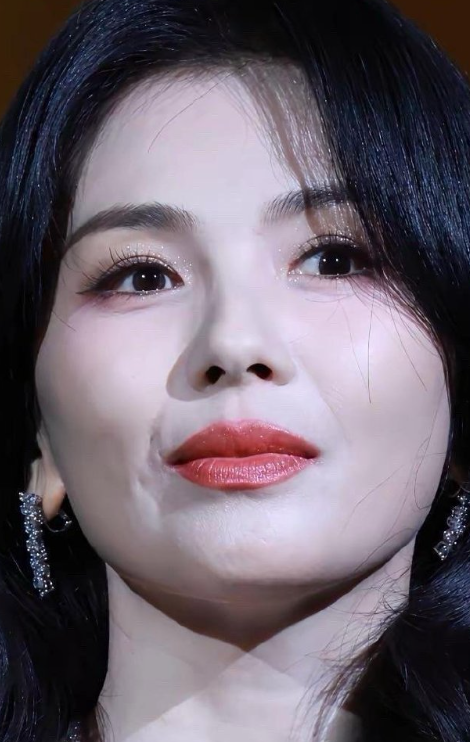 刘涛的怼脸拍写真太绝了，五官精致度直接拉满