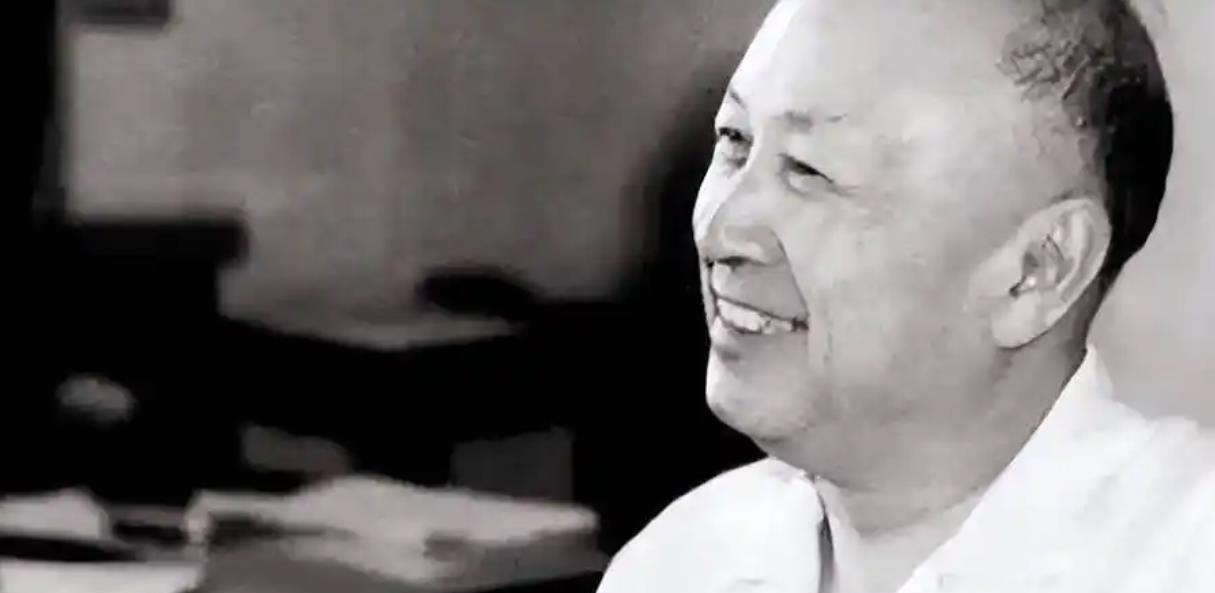1964年，钱学森在研发东风2号导弹时，发现射程不够，几乎所有人都建议要多加助燃