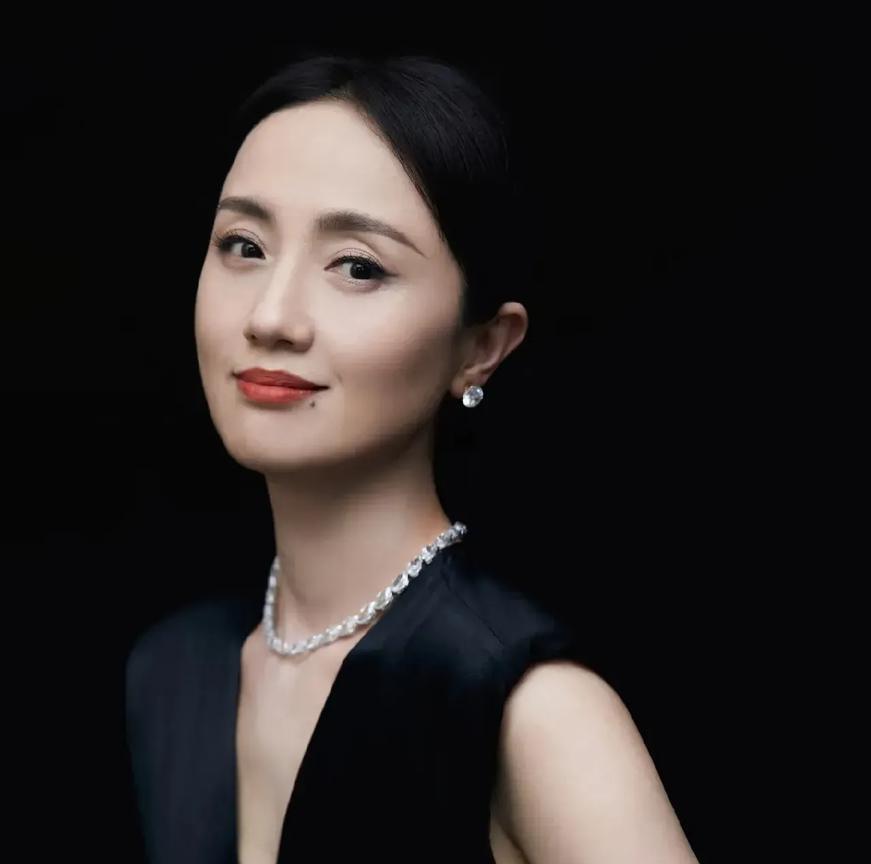 好心疼我们山东的女儿朱媛媛，优秀的中国影视剧演员，突然离开了我们喜欢她爱她的人。