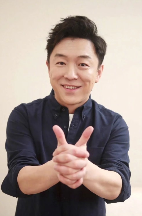 只要黄渤不塌房

他有没有颜值，根本不重要

他最大的本钱不是演技，也不是唱跳，