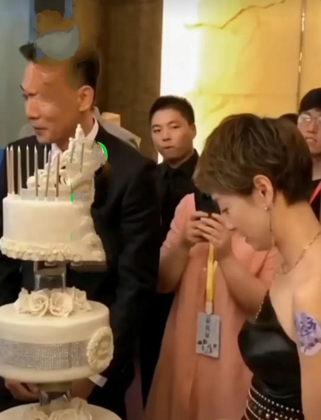 马伊琍48岁生日时候，众多圈内好友前来祝贺，刘烨、张颂文、邓超、曾黎还有保剑锋等