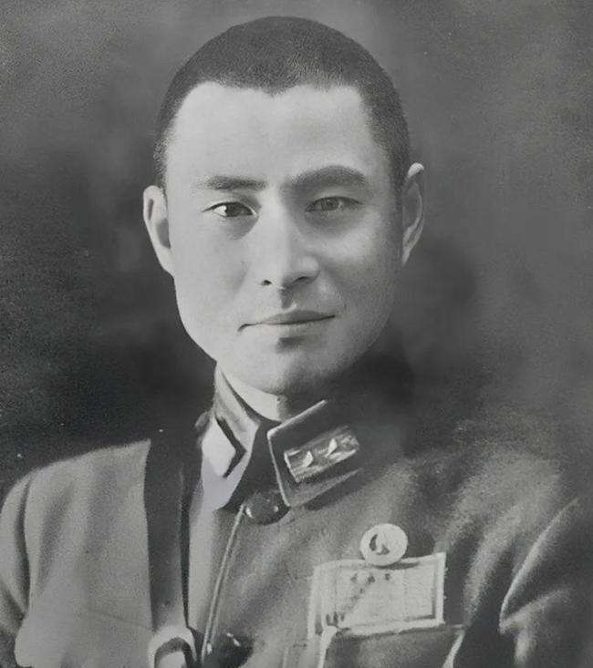 1943年，黄维见军粮发霉还掺着砂石，给何应钦的办公室寄去了一袋，何应钦大怒，派