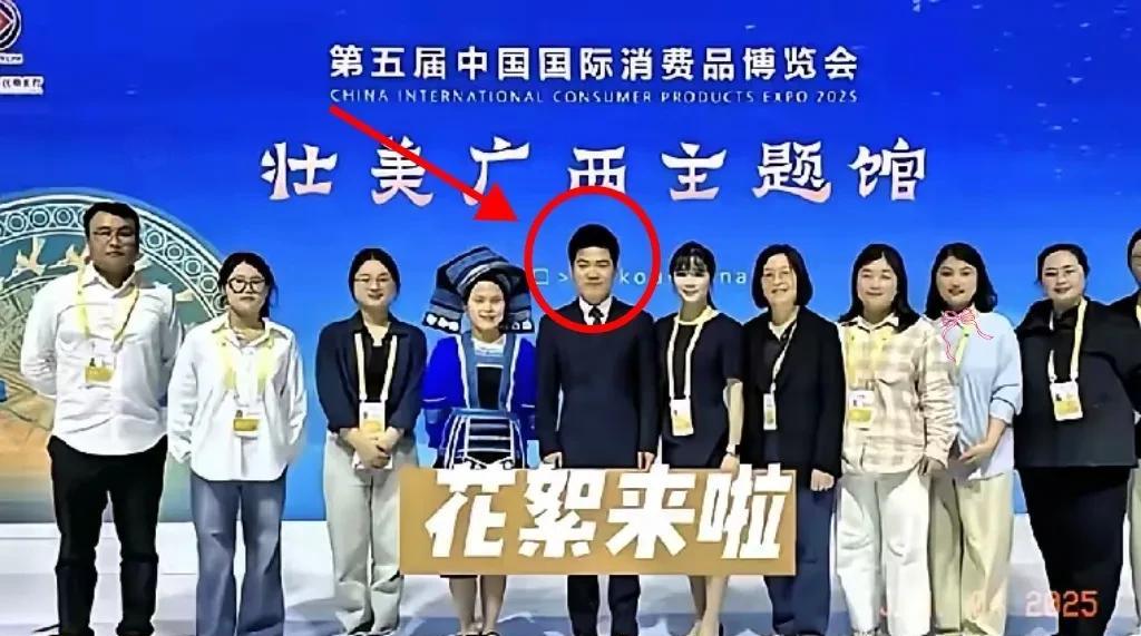 不出意外的话，广西水果摊要被“砸场子”了！
董宇辉带着与辉同行团队刚落地广西
当