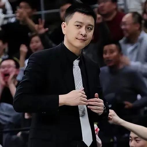 不少球迷好像比一些教练都懂球，他们不光看球，还用心研究各队的外援好与不好。
整整