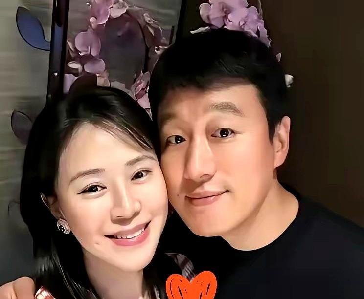 佟大为这老婆，可真不简单。
都以为她是为了家庭放弃事业，做个漂亮的全职太太。
人