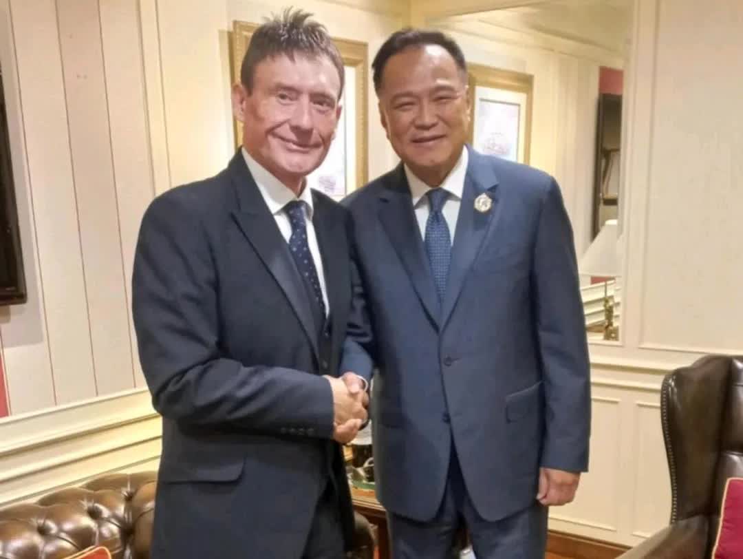 北京时间2025年7月23日，吴宜泽在自己的老家兰州开了一家球房，很多一线大牌明