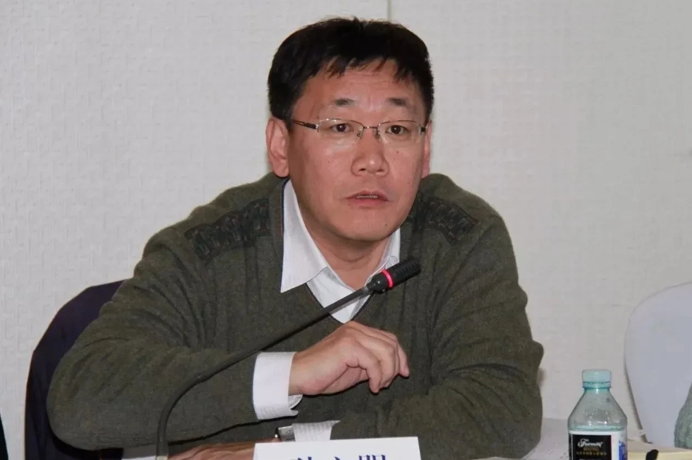学而优则仕的孙立明，是学者型官员，他从辽宁阜新矿业学院毕业后留校任教，在学院当了