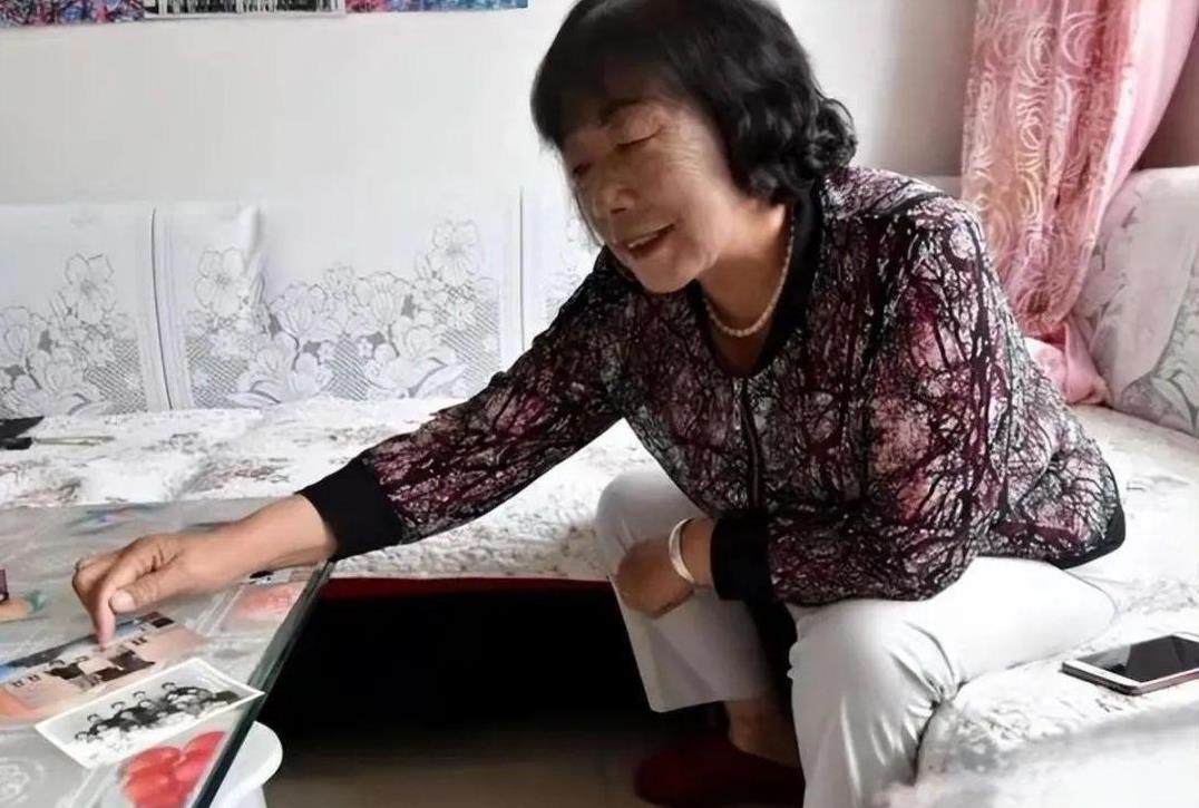 1987年，内蒙一男生考上大学，向女老师报喜，女老师高兴的从兜里掏出20块钱，塞