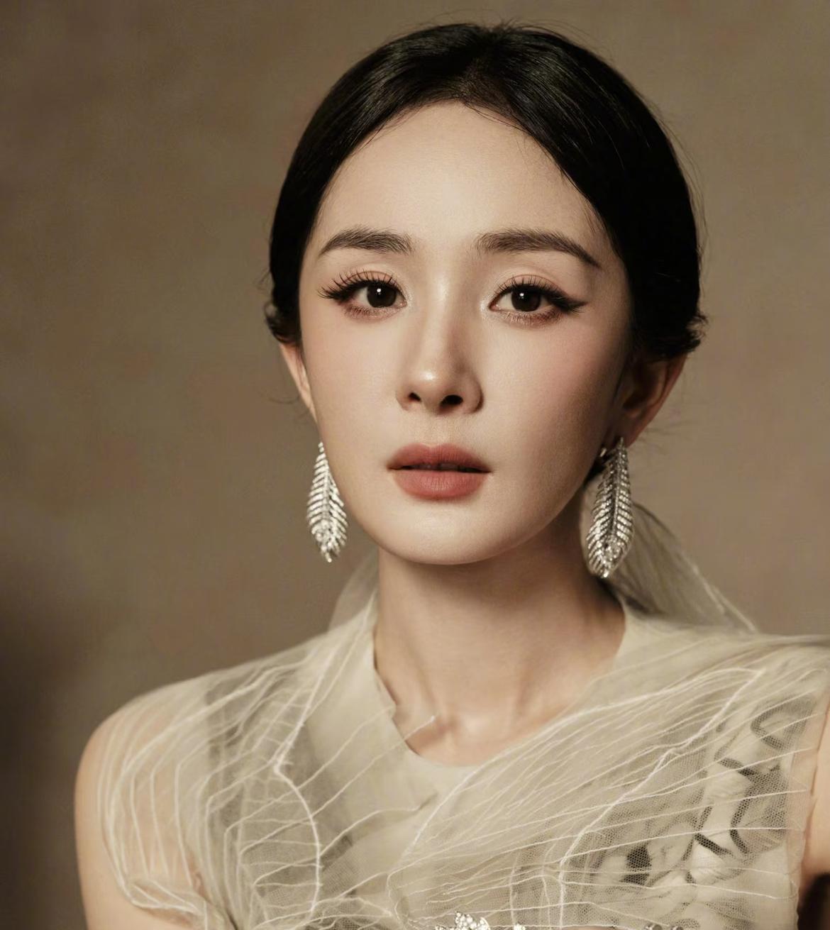 终于明白杨幂为啥不再结婚了！
不是没人馋她身子，
也不是因为自己还爱着刘恺威，而