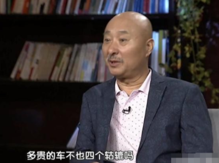 离开春晚后，杨澜曾采访陈佩斯，问他为何不去走穴挣钱，当时一个歌星出场费都七八十万