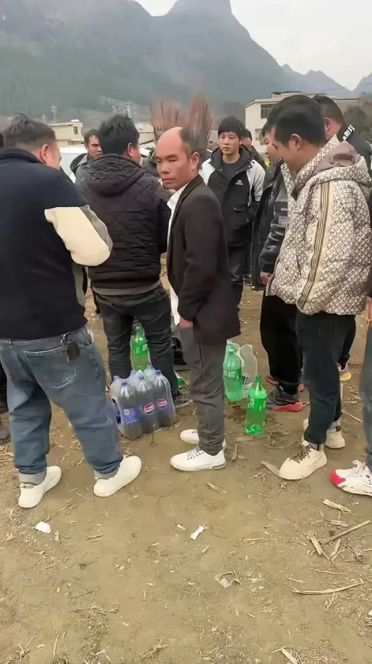 二叔长的很帅却找不到老婆，越来越疯了