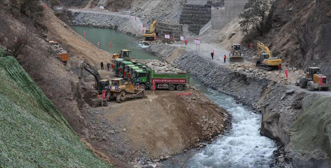 中方反击！



又一名在华美国人被禁止离境，其原籍中国、后入籍美国。



这