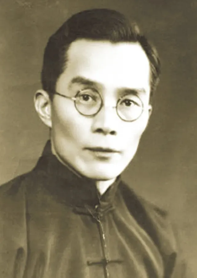 1948年，清华校长梅贻琦不顾众人阻拦执意南渡。6年后，他的儿子却一心返回大陆，