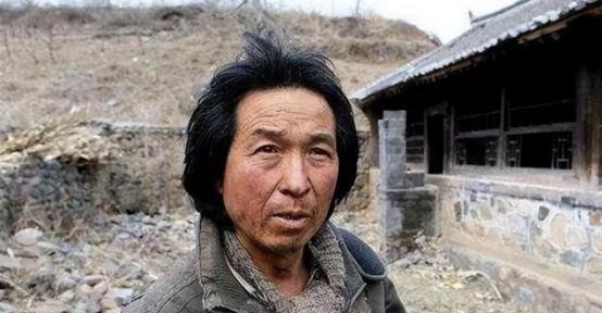2000年，北大教授毅然辞职，带着校花妻子隐居山野，11年花光350万积蓄，不料