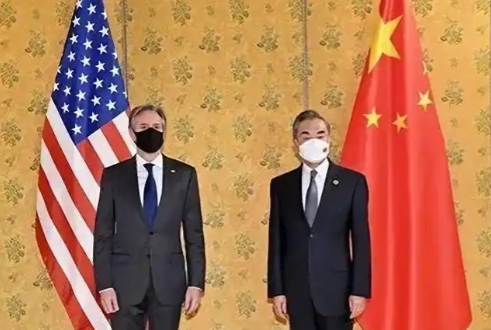 美国为什么不敢跟中国断交呢？
 
还断交？他们巴不得天天与我国抱到一起！因为中美