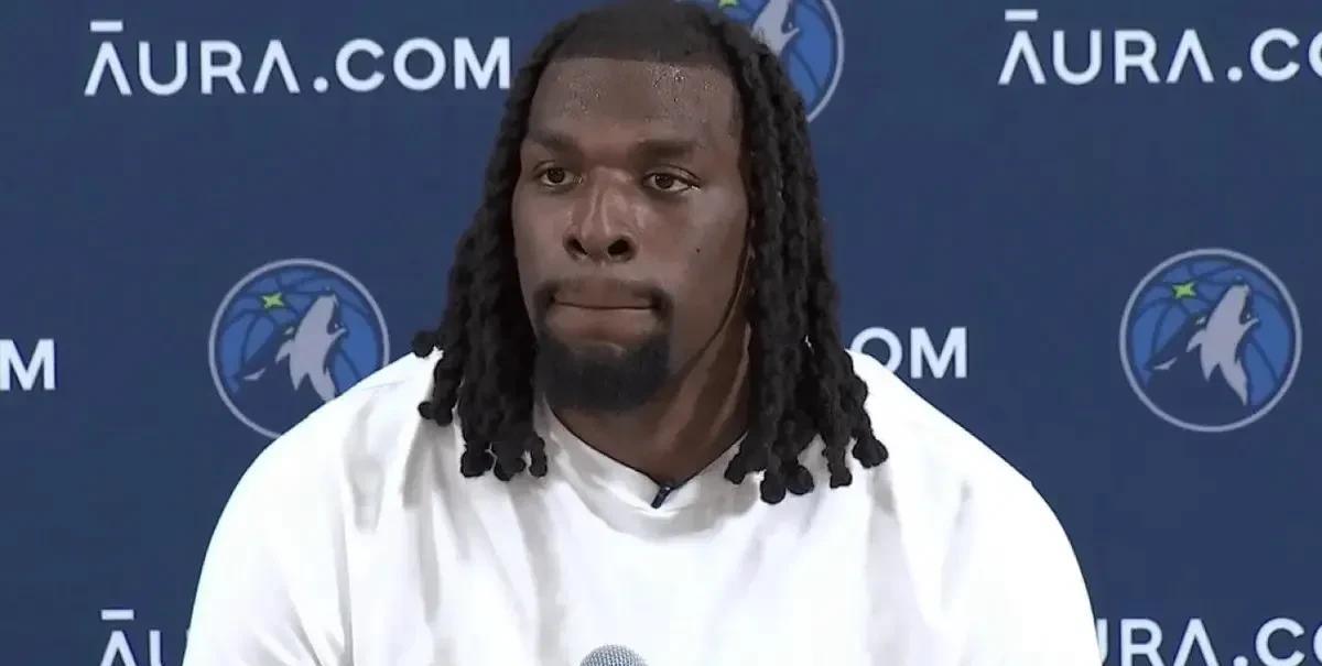 詹姆斯糊涂啊
名记Jovan Buha在一档节目中谈到了詹姆斯的薪资问题，他说：